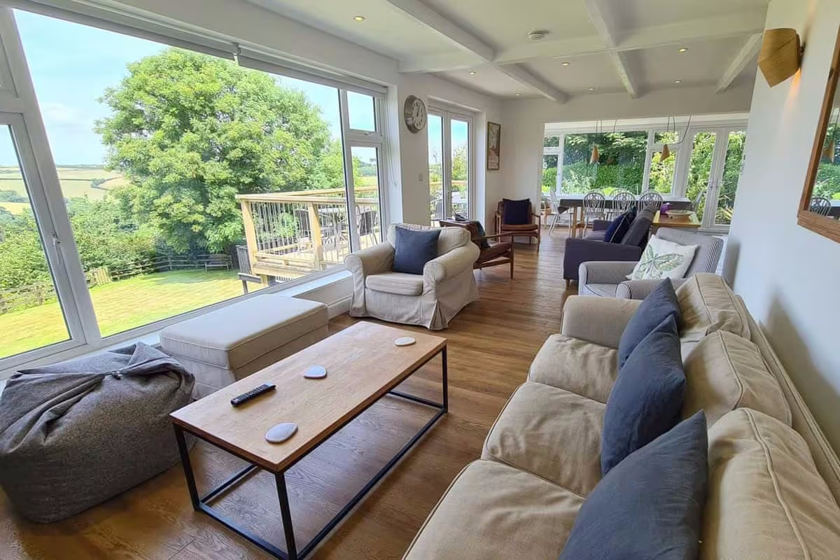 The sitting Room & dining area - click on pic to see the view